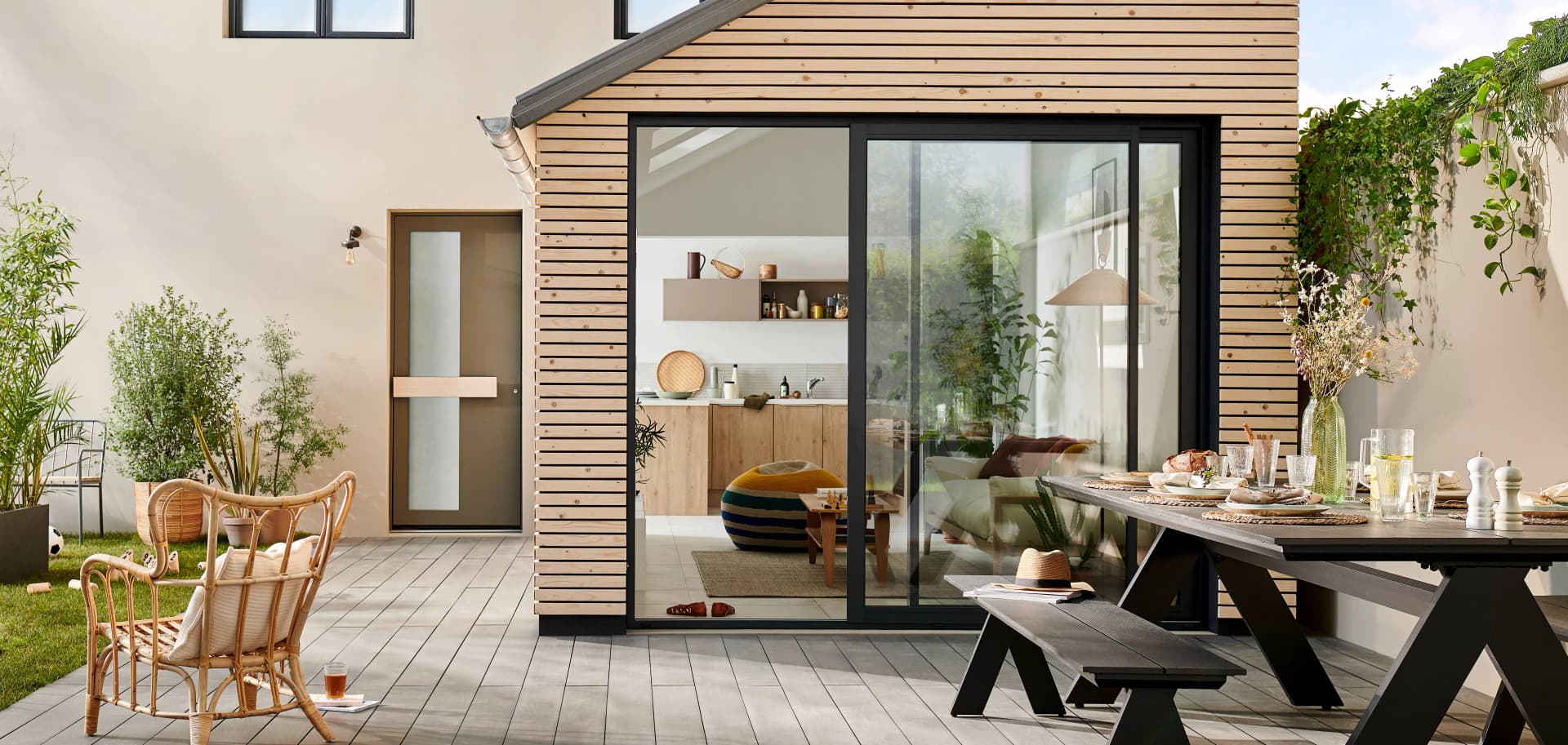 Baie coulissante installée après ouverture mur porteur — chantier IPB Toulouse pour marchand de biens