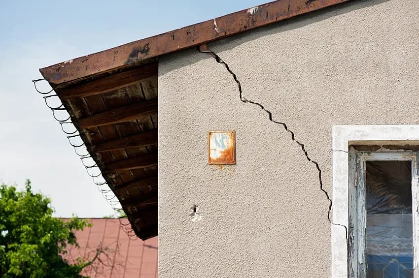 Diagnostic d'une fissure d'angle de façade par l'expert IPB